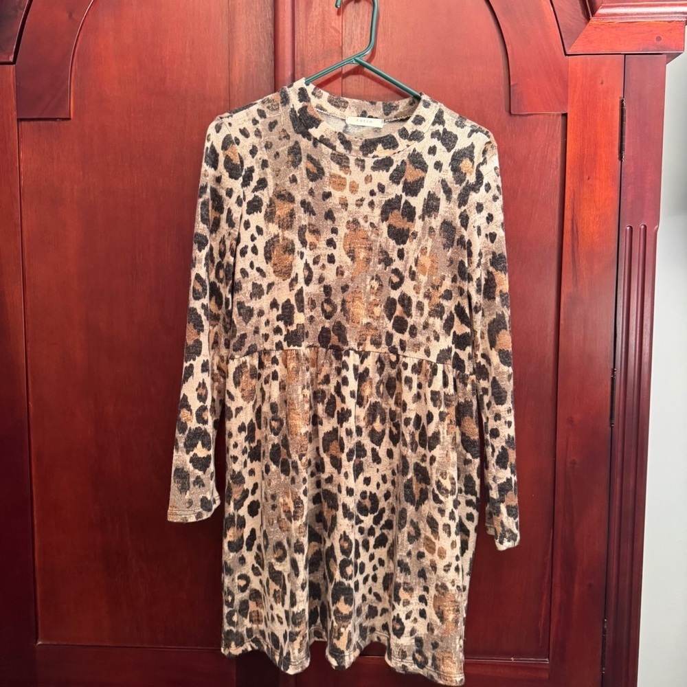 Entro leopard print light weight sweater dress, women's size Medium